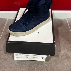 Gucci sneakers slightly used size 43